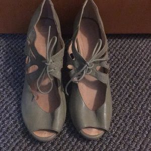 Nine West green peep toe lace up wedges.
